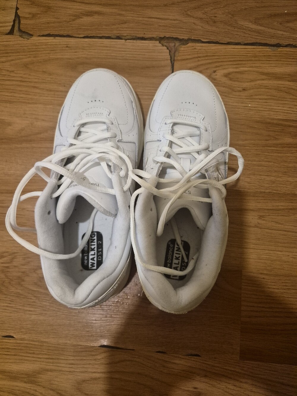 New Balance 577 White Leather Walking Sneakers Size 7.5